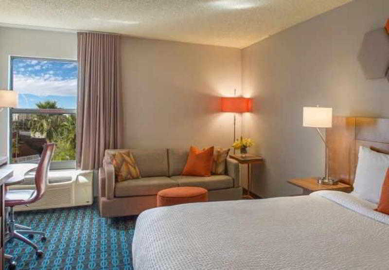 Fairfield Inn Las Vegas Convention Center Экстерьер фото