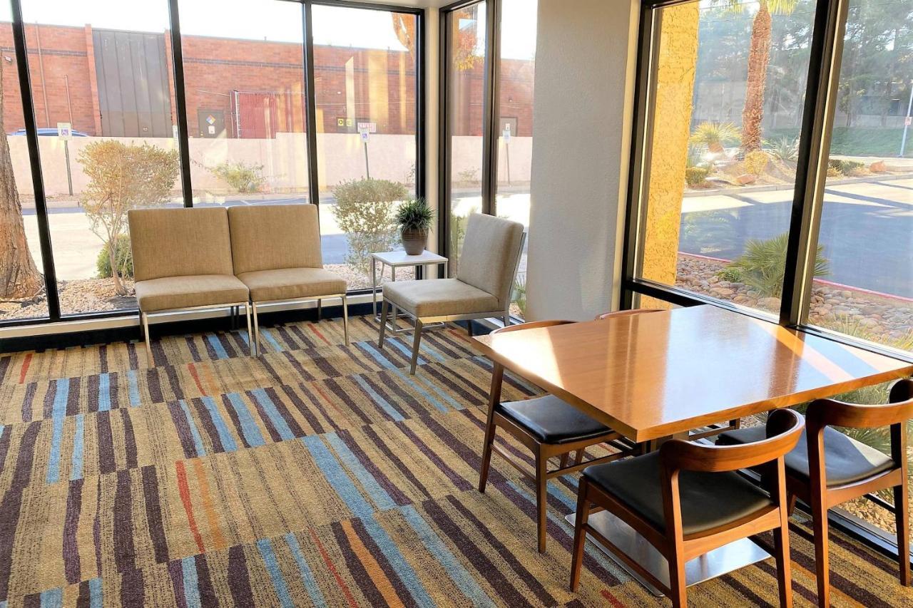 Fairfield Inn Las Vegas Convention Center Экстерьер фото