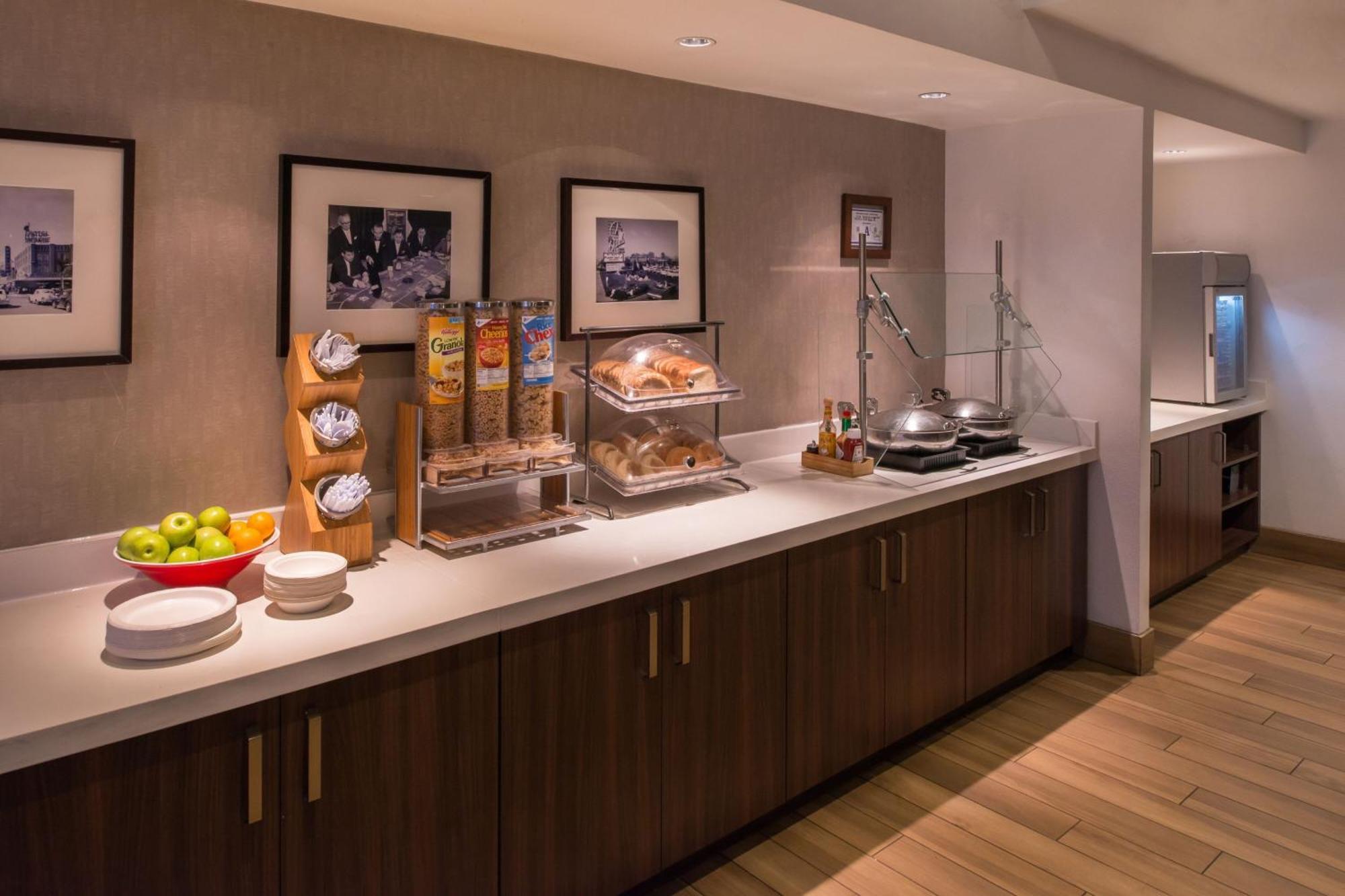 Fairfield Inn Las Vegas Convention Center Экстерьер фото