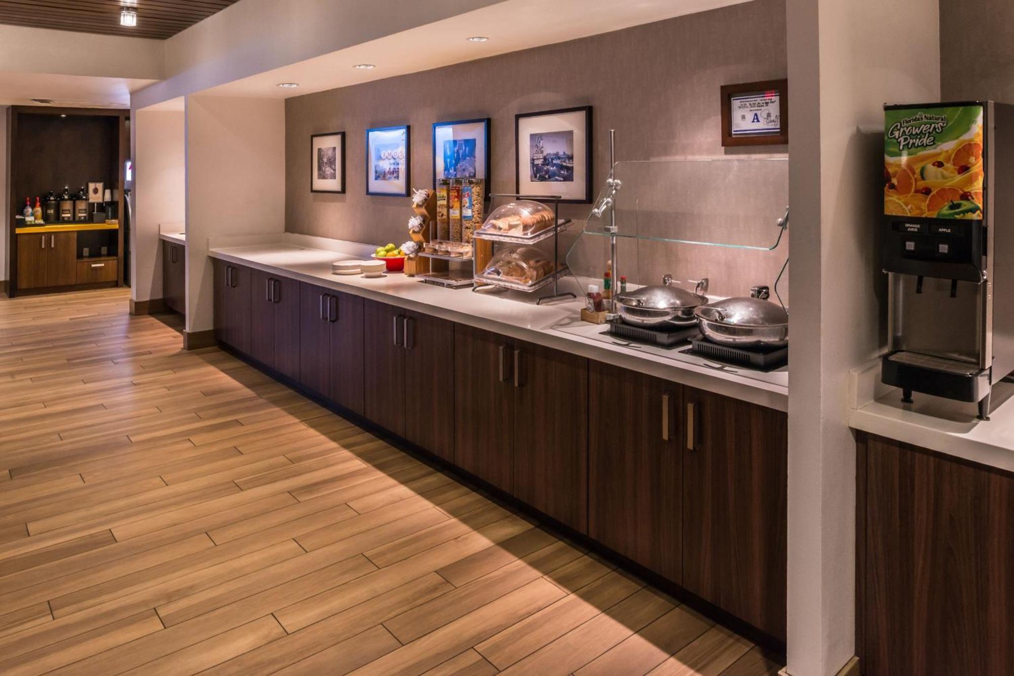 Fairfield Inn Las Vegas Convention Center Экстерьер фото