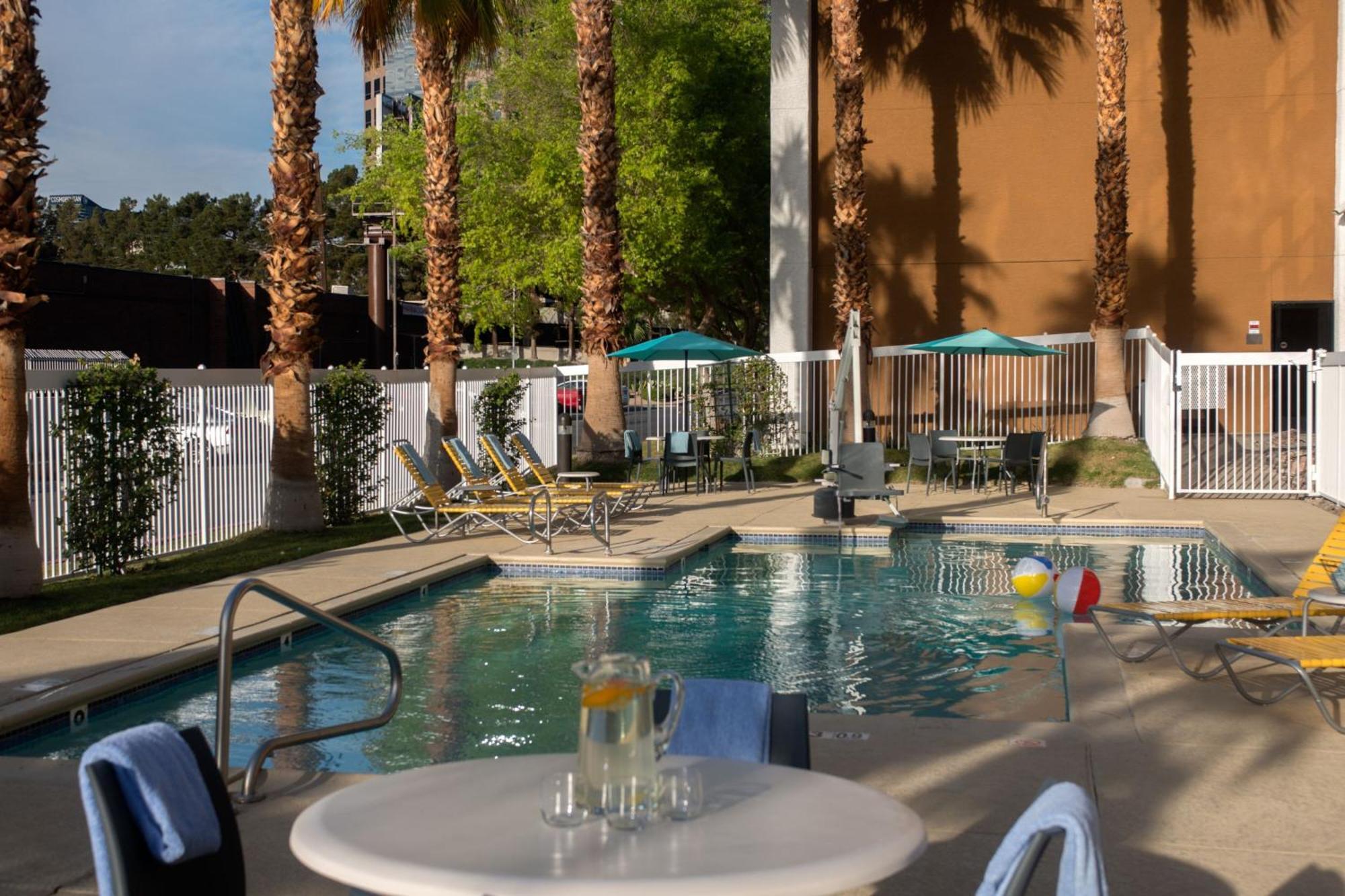 Fairfield Inn Las Vegas Convention Center Экстерьер фото