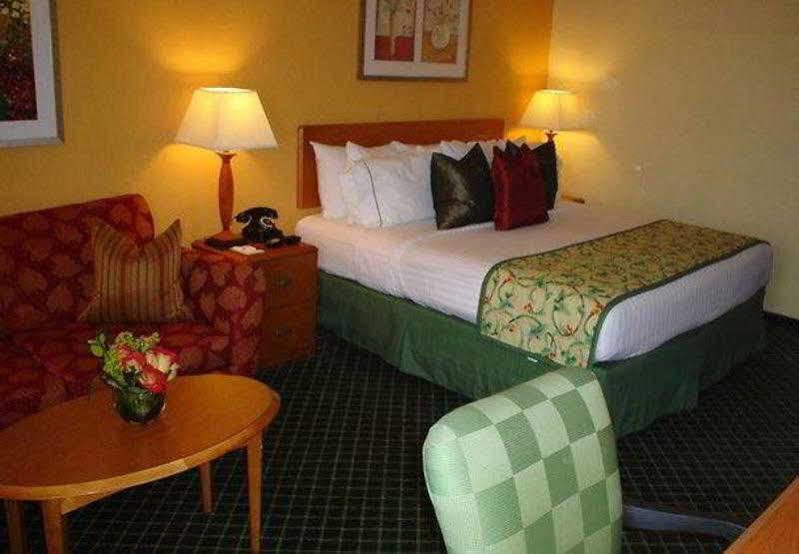 Fairfield Inn Las Vegas Convention Center Экстерьер фото